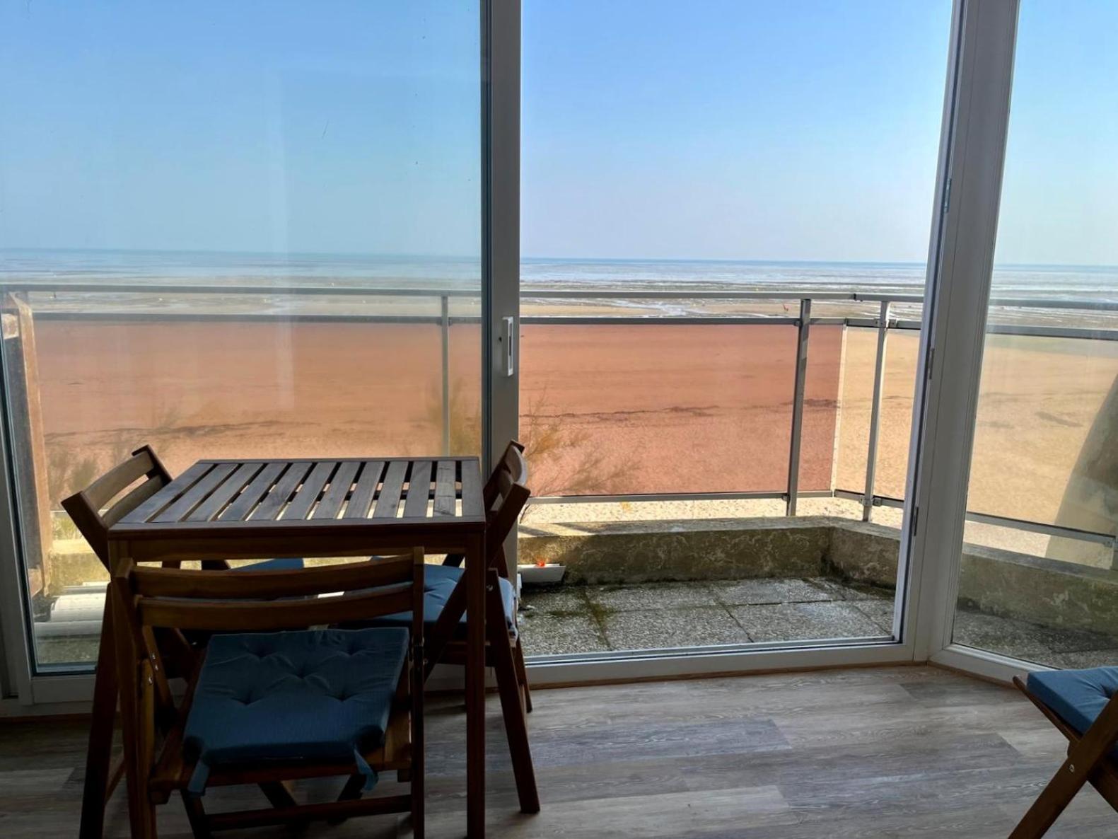 Mettons Les Voiles - Appt Vue Mer Avec Loggia Bernieres-sur-Mer Exterior photo